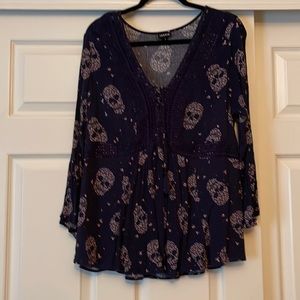 Super adorable torrid sugar skull blouse three-quarter sleeve in great condition
